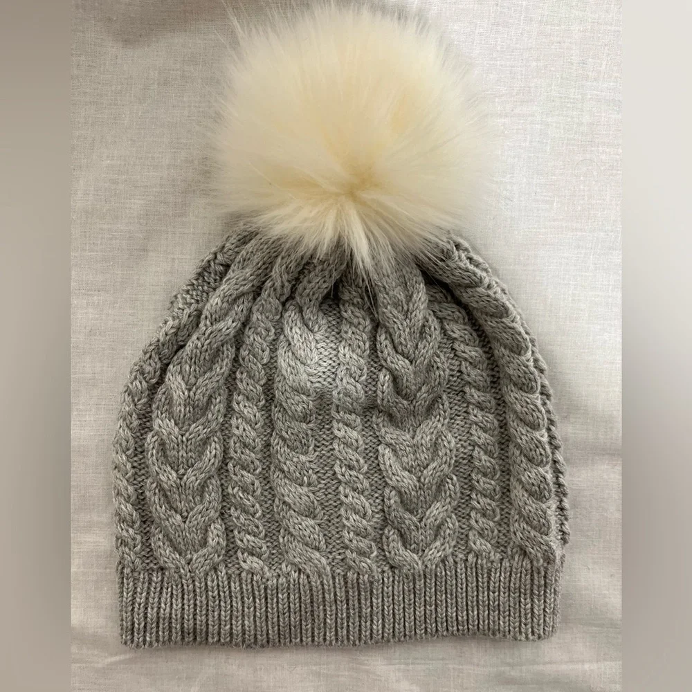 NEW J Crew Cable pom-pom beanie hat!!! - Picture 2 of 2